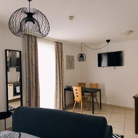 Alpzbase Apartment